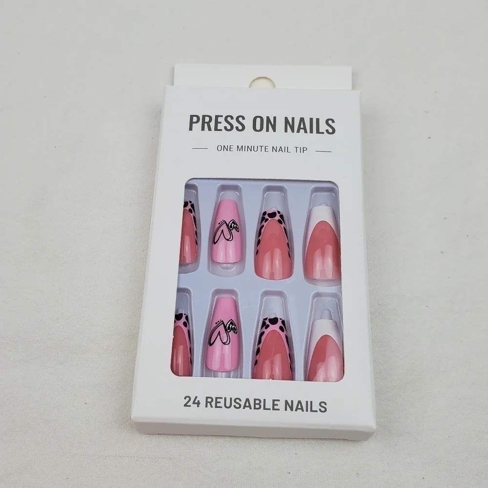 24 Pieces Fake press on nails